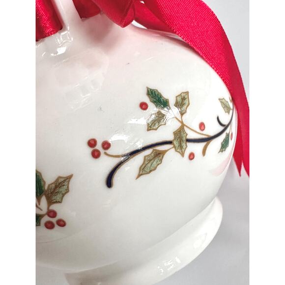 Vintage 1980’s Mikasa Holiday Lace Christmas Red Bow Vase - Picture 7 of 7